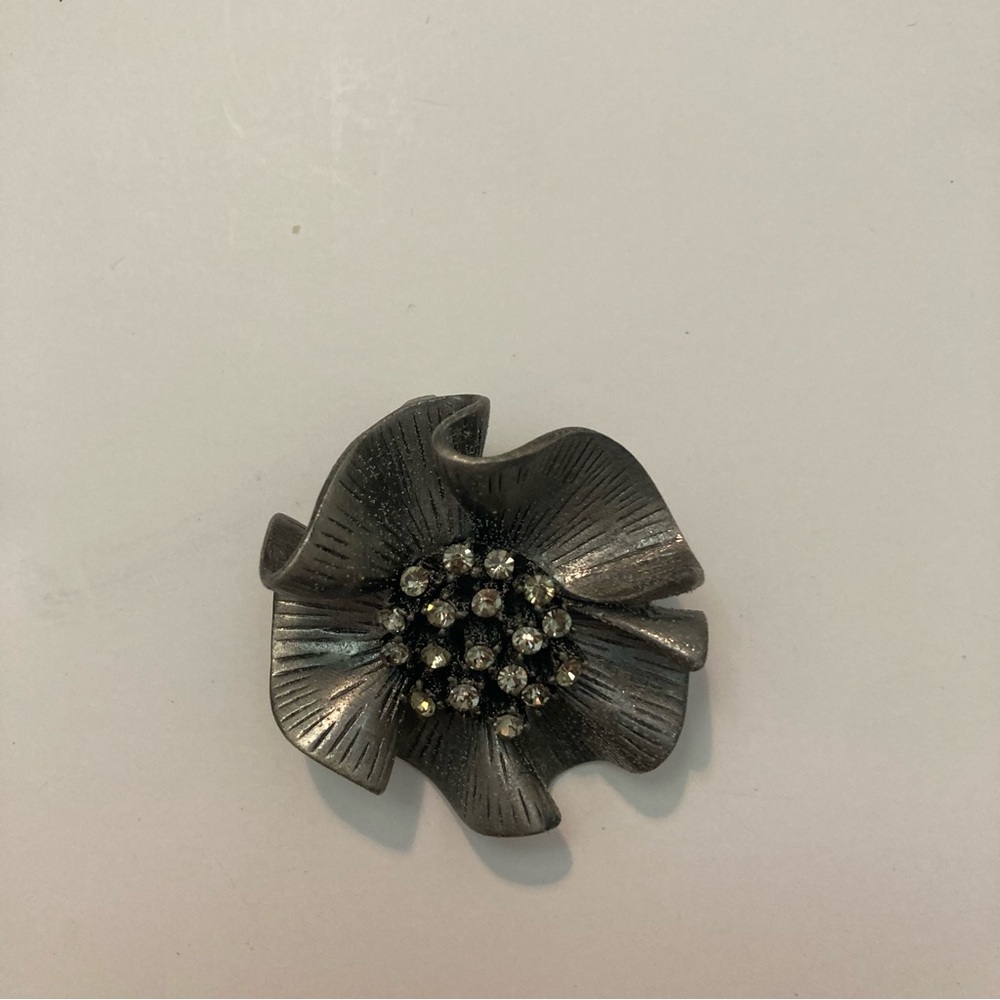 Flower brooch or pendant with Rhinestone in middle